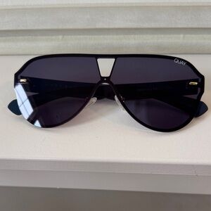Quay Australia Stay Afloat Aviator Sunglasses Black Smoke